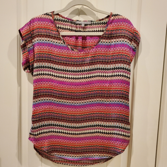 Daniel Rainn Tops - Daniel Rainn Vibrant Cap Sleeve Top